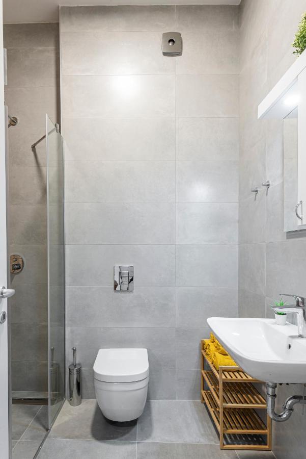 Vertigo Modern Studio-Free Private Parking-Fast Wi-Fi Novi Sad Extérieur photo