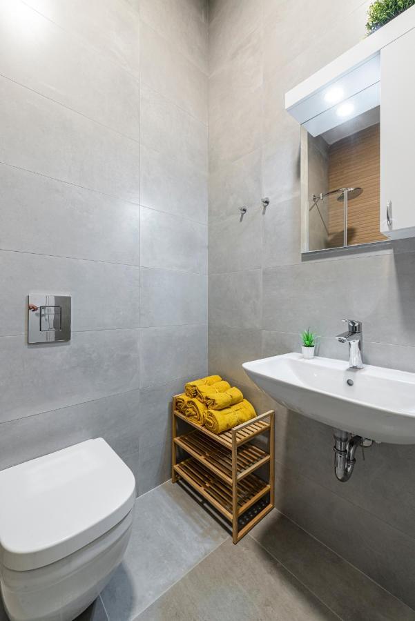 Vertigo Modern Studio-Free Private Parking-Fast Wi-Fi Novi Sad Extérieur photo