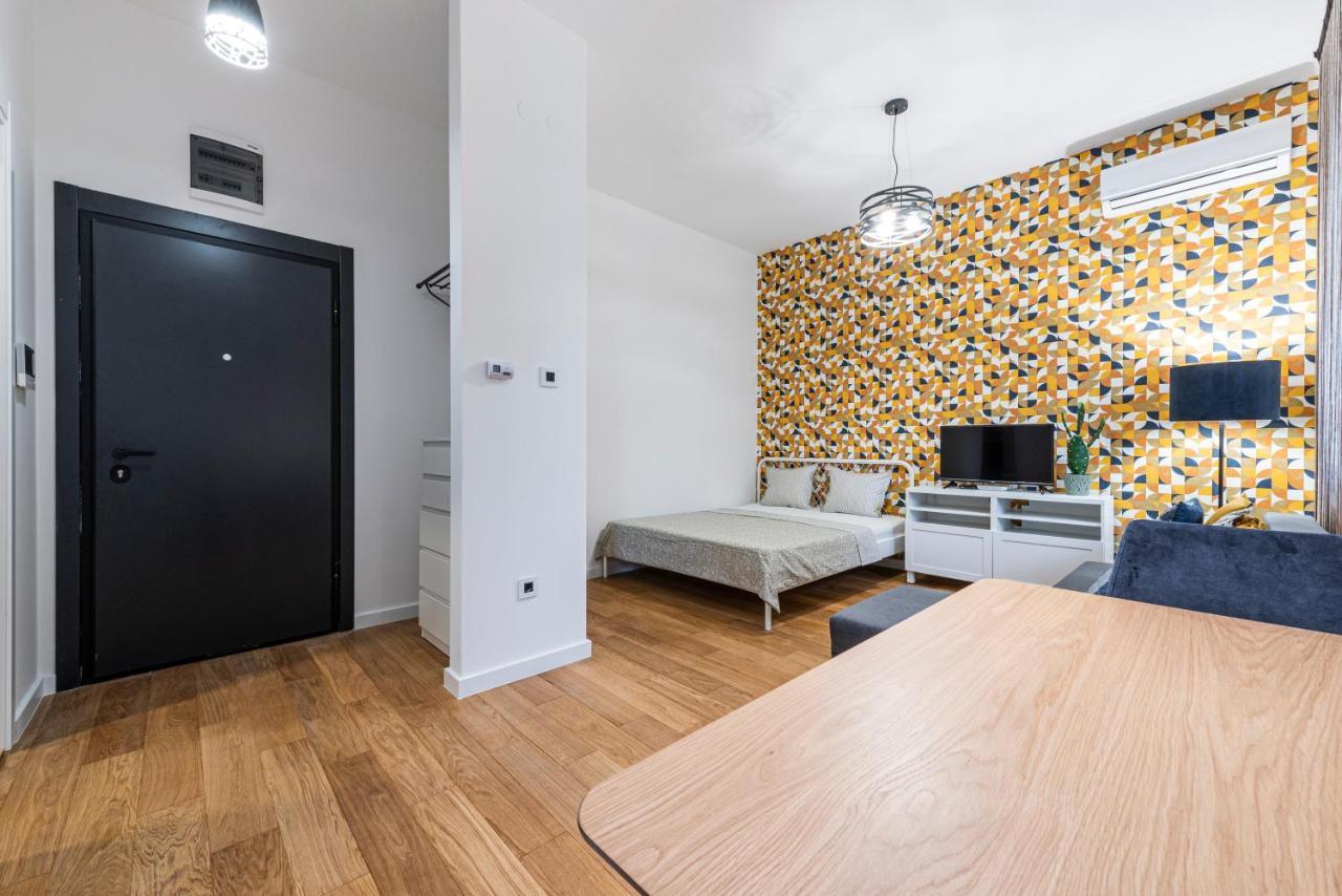 Vertigo Modern Studio-Free Private Parking-Fast Wi-Fi Novi Sad Extérieur photo